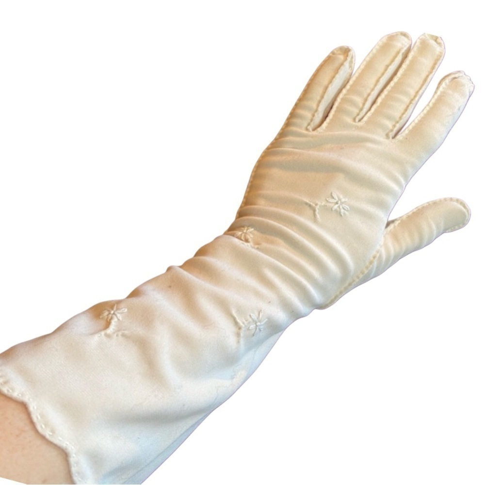 Vintage tan cream Mid Length Gloves sz 6
S from 50s-60s Jackie O vibe prom